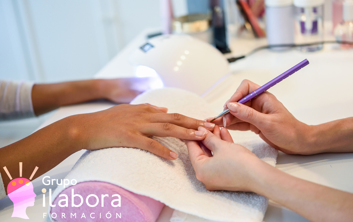 Curso de Uñas Acrílicas y de Gel Esculpidas: Una Carrera Creativa y Lucrativa